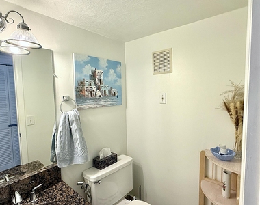 21 Newport B Court - Photo Thumbnail 12