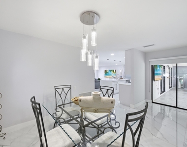 6396 Country Wood Way - Photo Thumbnail 10