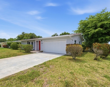 6396 Country Wood Way - Photo Thumbnail 4