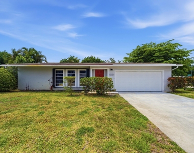 6396 Country Wood Way - Photo Thumbnail 2