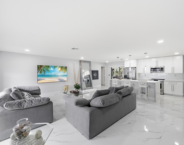 6396 Country Wood Way - Photo Thumbnail 7