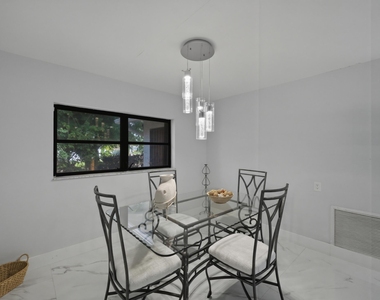 6396 Country Wood Way - Photo Thumbnail 16