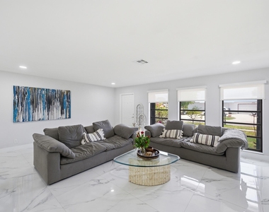 6396 Country Wood Way - Photo Thumbnail 9
