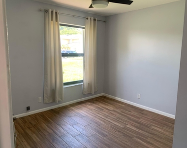 5734 Northpointe Lane - Photo Thumbnail 7