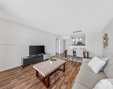 1155 Brickell Bay Drive - Photo Thumbnail 7
