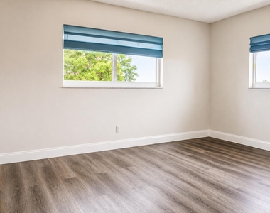 4880 Nw 22nd Street - Photo Thumbnail 8