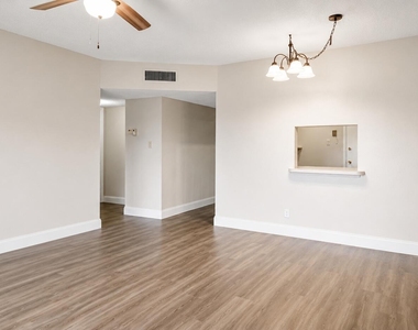 4880 Nw 22nd Street - Photo Thumbnail 3