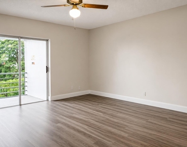 4880 Nw 22nd Street - Photo Thumbnail 2