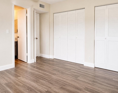 4880 Nw 22nd Street - Photo Thumbnail 9