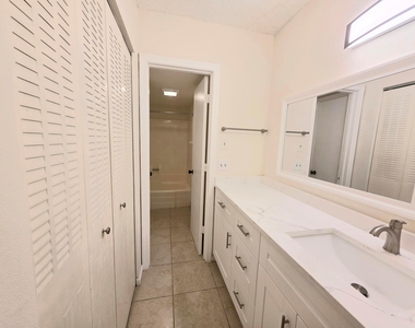 959 Se 2nd Avenue - Photo Thumbnail 14