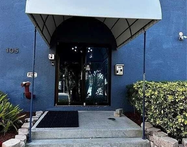 105 S Riverside Drive - Photo Thumbnail 10