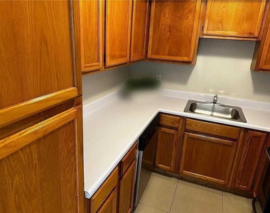 105 S Riverside Drive - Photo Thumbnail 23