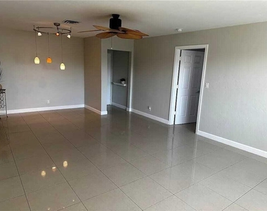 105 S Riverside Drive - Photo Thumbnail 17