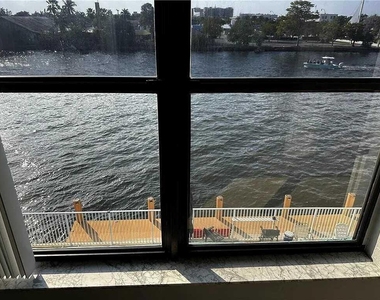 105 S Riverside Drive - Photo Thumbnail 32
