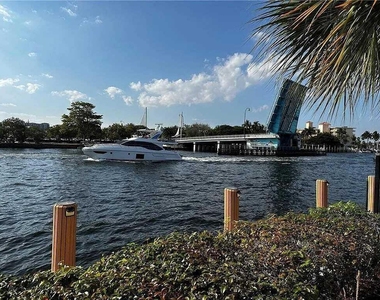 105 S Riverside Drive - Photo Thumbnail 9