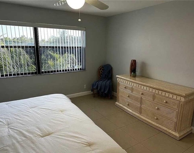 105 S Riverside Drive - Photo Thumbnail 30