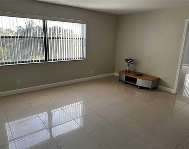 105 S Riverside Drive - Photo Thumbnail 18