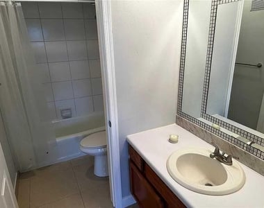 105 S Riverside Drive - Photo Thumbnail 26