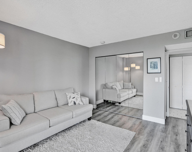 3701 N Country Club Drive - Photo Thumbnail 14
