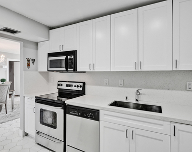 3701 N Country Club Drive - Photo Thumbnail 17