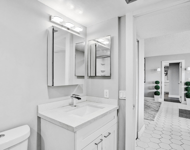 3701 N Country Club Drive - Photo Thumbnail 6