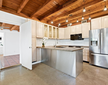 2020 Ne 4th Avenue - Photo Thumbnail 2