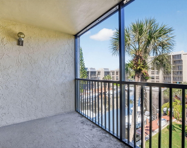 11 Royal Palm Way - Photo Thumbnail 32
