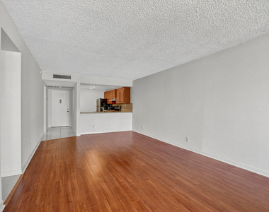 11 Royal Palm Way - Photo Thumbnail 13
