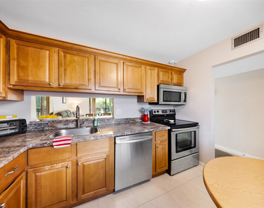 5250 Las Verdes Circle - Photo Thumbnail 5