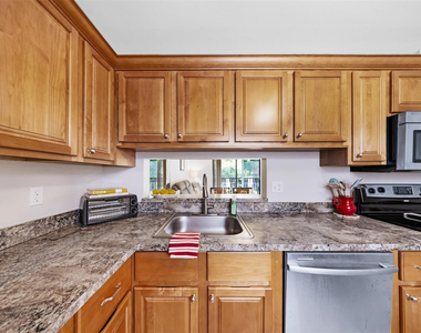 5250 Las Verdes Circle - Photo Thumbnail 6
