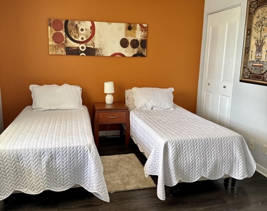 1520 Nw 19th Terrace - Photo Thumbnail 4