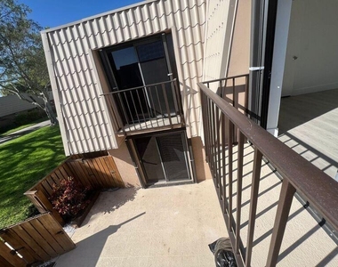 5714 57th Way - Photo Thumbnail 7