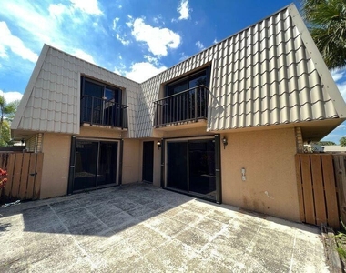 5714 57th Way - Photo Thumbnail 1