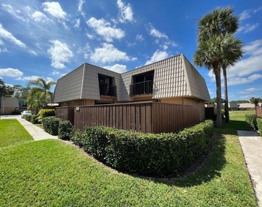 5714 57th Way - Photo Thumbnail 3