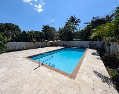 1629 Nw 5th Avenue - Photo Thumbnail 2