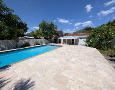 1629 Nw 5th Avenue - Photo Thumbnail 1
