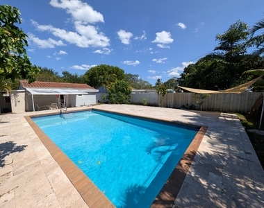 1629 Nw 5th Avenue - Photo Thumbnail 3