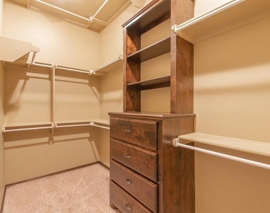 701 Lindsey Lane - Photo Thumbnail 20