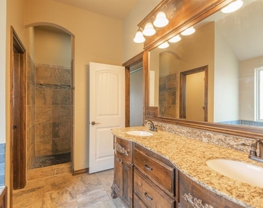 701 Lindsey Lane - Photo Thumbnail 21