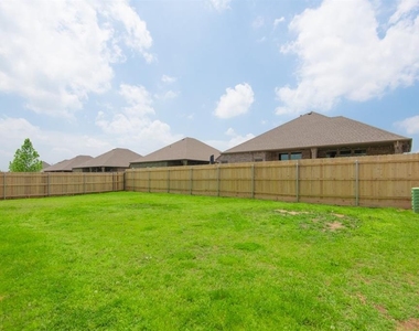 701 Lindsey Lane - Photo Thumbnail 24