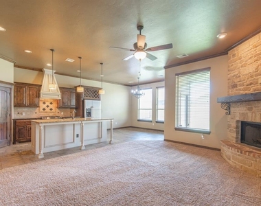 701 Lindsey Lane - Photo Thumbnail 8