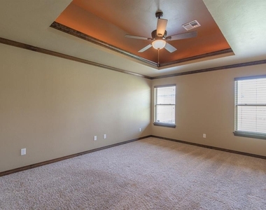 701 Lindsey Lane - Photo Thumbnail 16