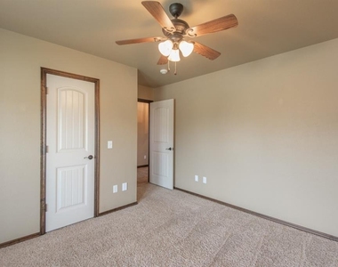701 Lindsey Lane - Photo Thumbnail 2