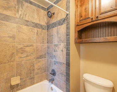701 Lindsey Lane - Photo Thumbnail 5