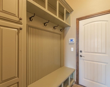 701 Lindsey Lane - Photo Thumbnail 15