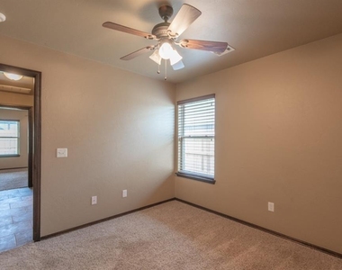 701 Lindsey Lane - Photo Thumbnail 3