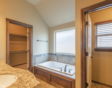 701 Lindsey Lane - Photo Thumbnail 19