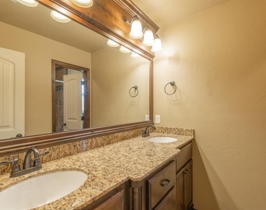 701 Lindsey Lane - Photo Thumbnail 6