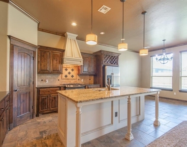 701 Lindsey Lane - Photo Thumbnail 11