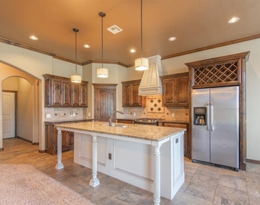 701 Lindsey Lane - Photo Thumbnail 12